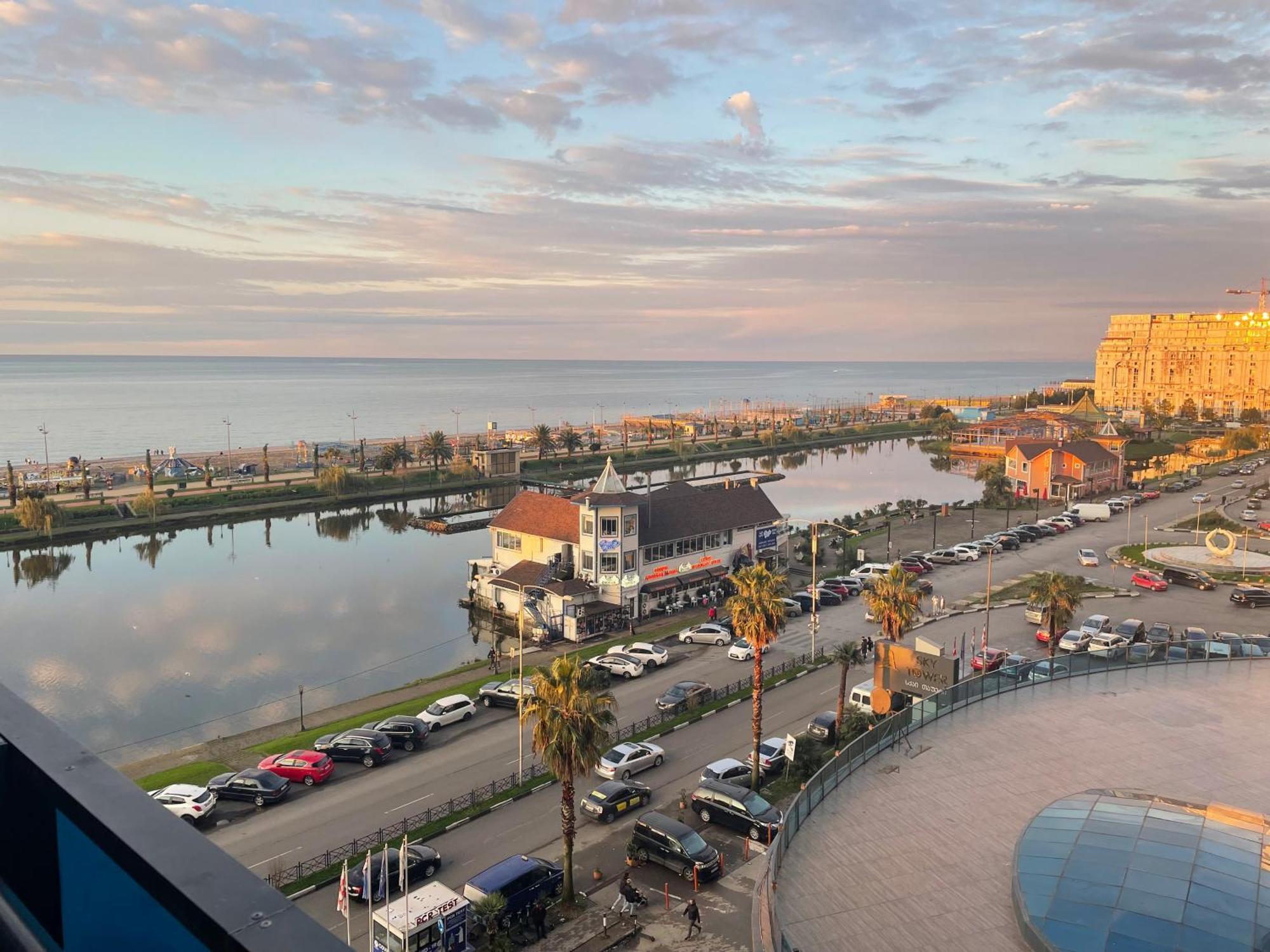 Suites Orbi City Aparthotel Batumi Exterior photo